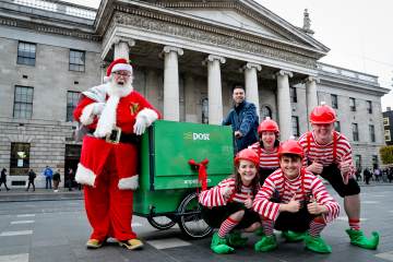 santa-and-Elves-GPO2